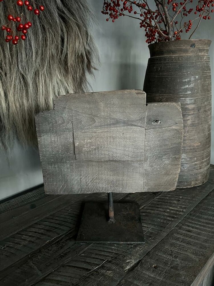 Ornament houtsnijwerk op standaard E