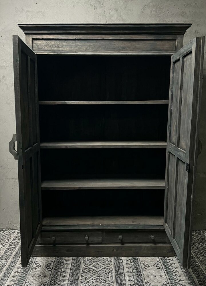 2 deurs kast met 2 laden vintage| grote vintage kast| landelijke stoere 2 deurskast