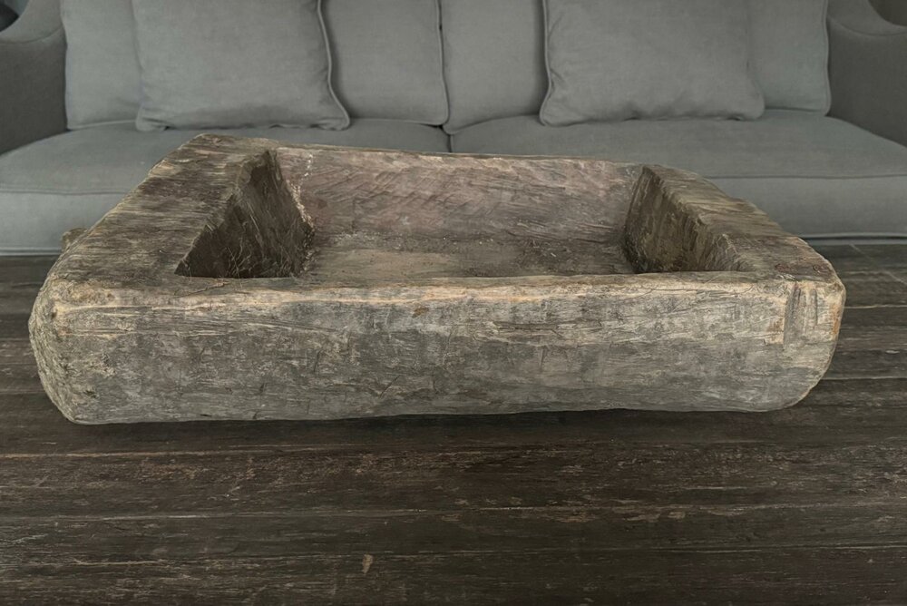 Oude houten bak met handvat| oude houten schaal met handvat