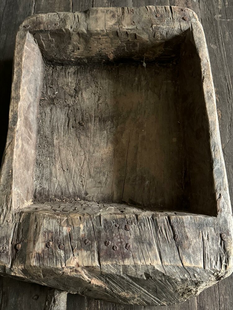 Oude houten bak met handvat| oude houten schaal met handvat