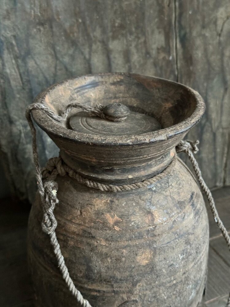 Oude houten kruik met deksel Z20