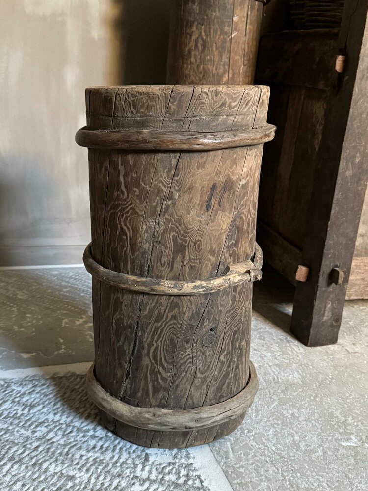 Hoge houten vijzel| hoge houten pot H Luksa