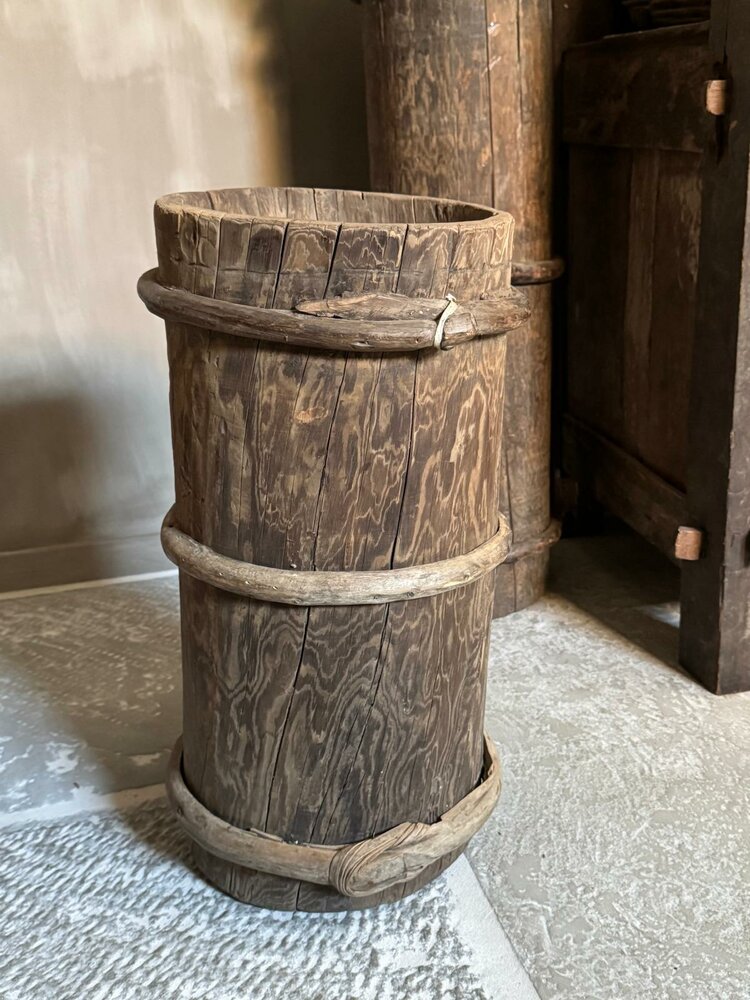 Hoge houten vijzel| hoge houten pot H Luksa