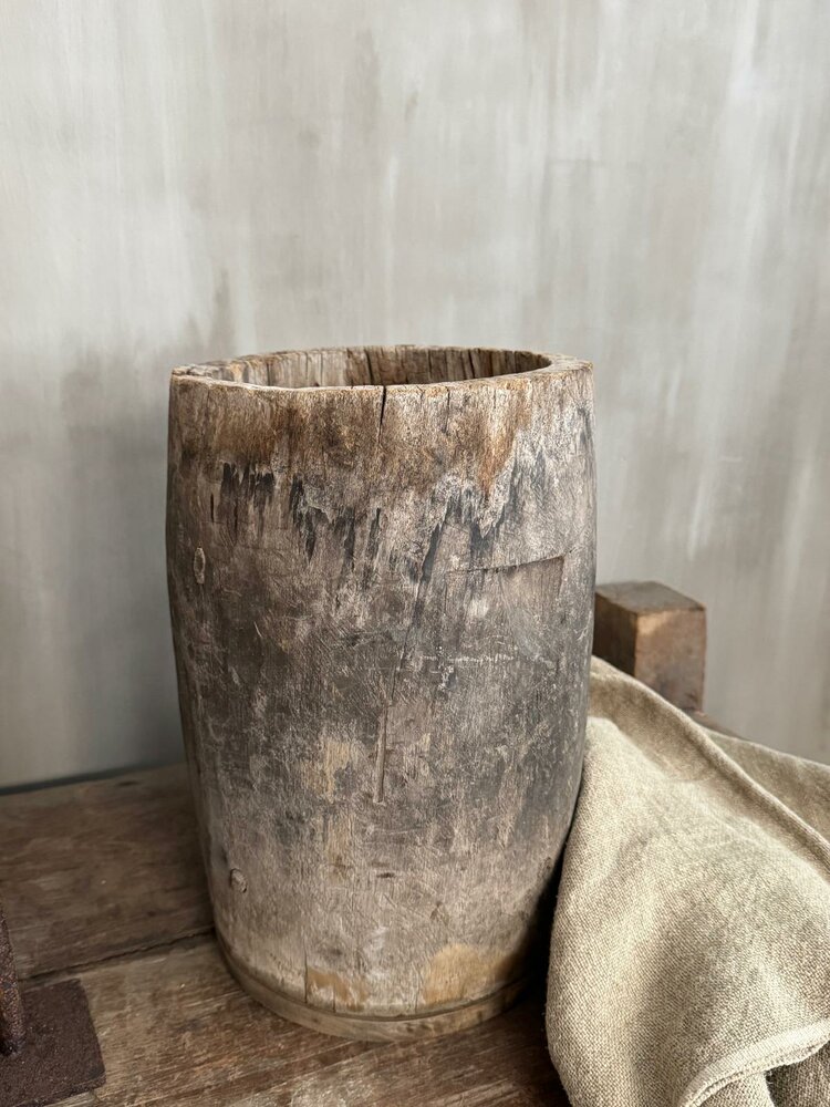 Unieke oude houten pot A Luksa