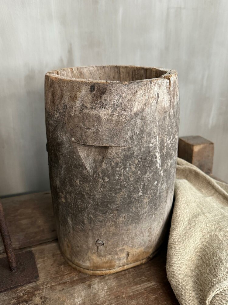 Unieke oude houten pot A Luksa