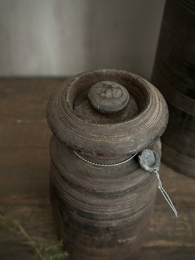 Hoffz houten kruik| Nepalese kruik Hoffz 11 (linker)