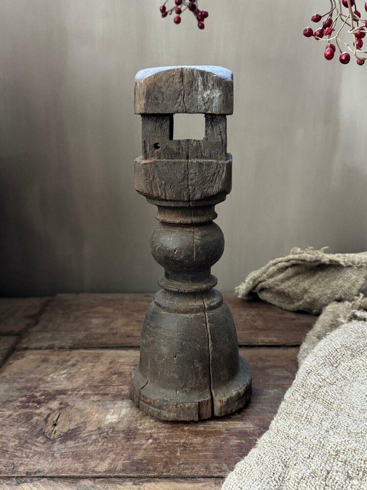 Oude houten baluster Z7