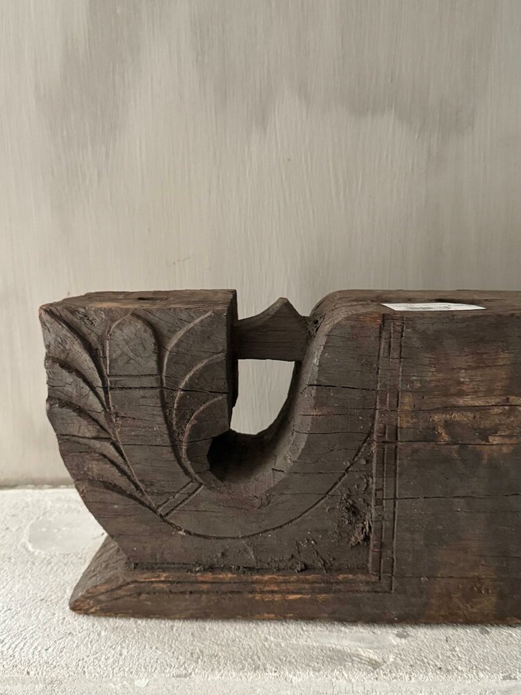 Ornament kandelaar snijwerk Aura Peeperkorn A