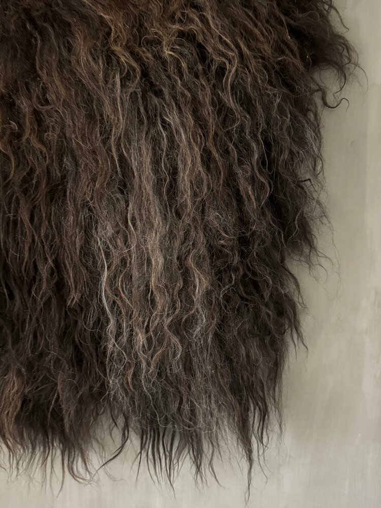 Schapenvacht aan stok|  Vacht wandhanger aan stok bruin XL