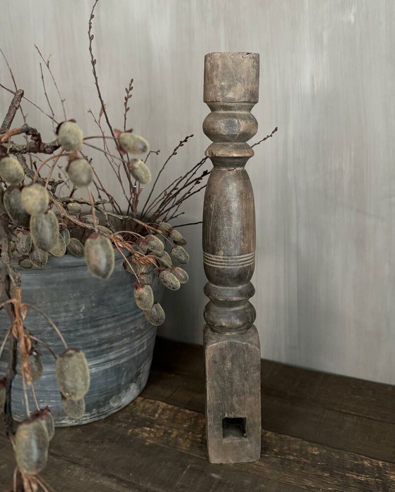 Oude houten baluster Z1