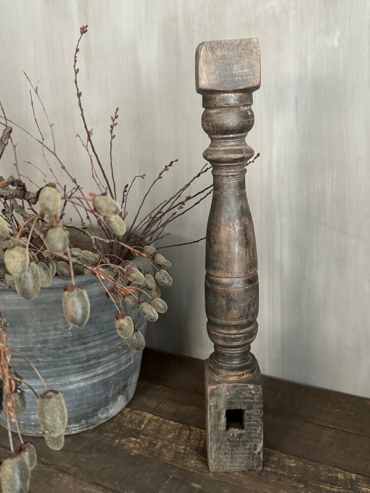 Oude houten baluster Z2