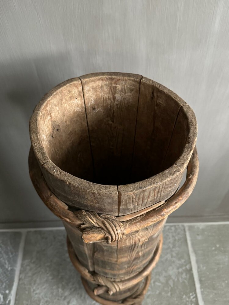 Hoge houten vijzel| hoge houten pot (afhalen)