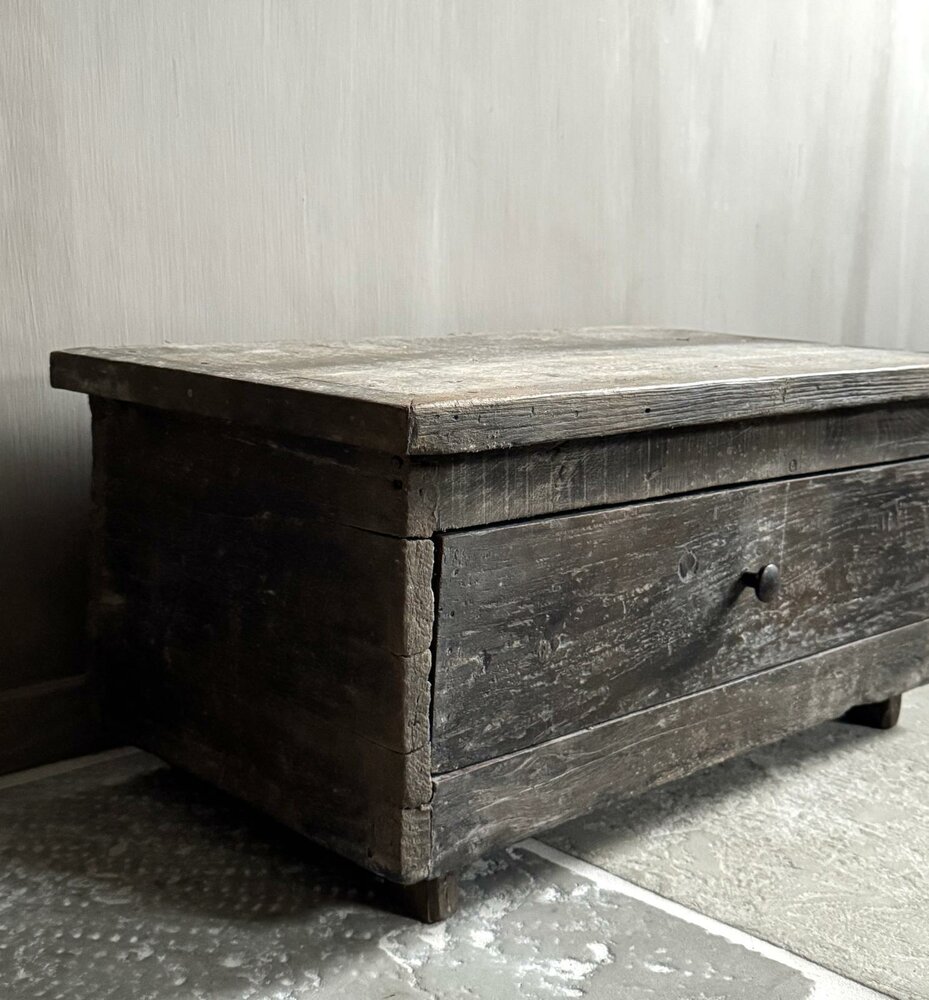 Bajot tafeltje | oud klein tafeltje net lade India (afhalen)