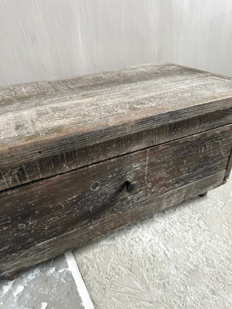 Bajot tafeltje | oud klein tafeltje net lade India (afhalen)