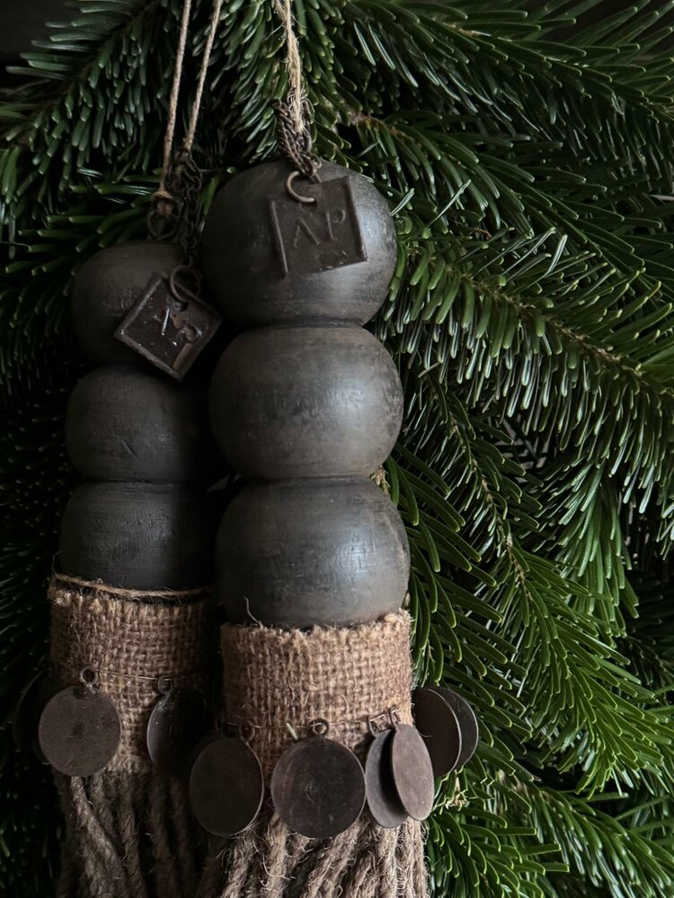 Houten klos met touw| ornament aan touw C Aura Peeperkorn  (grootste)