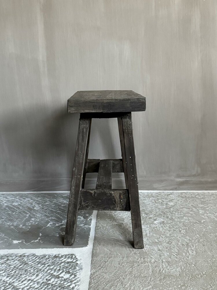 Oud houten kruk Old Barn 45cm A
