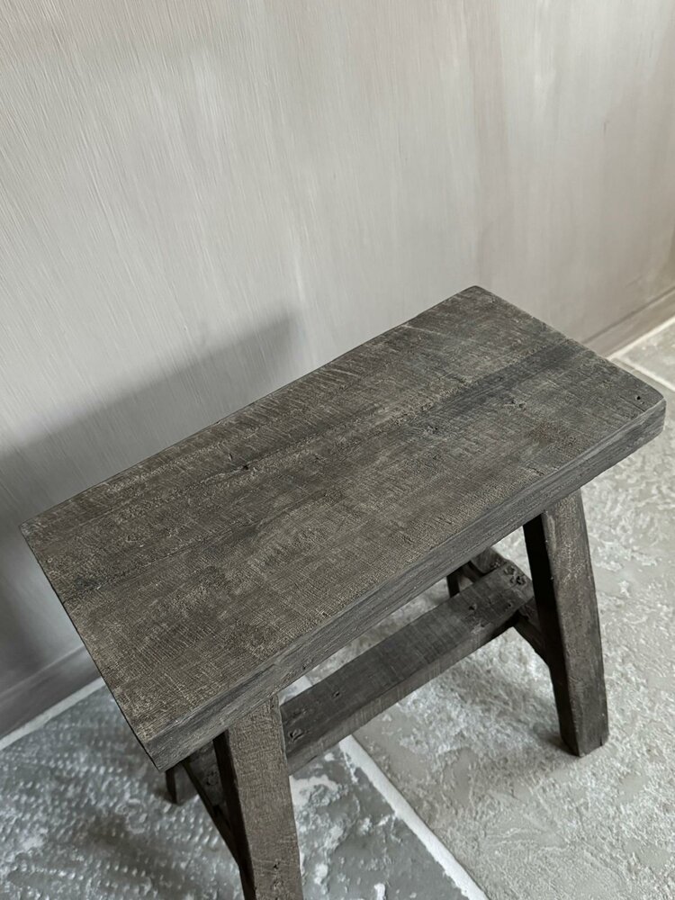 Oud houten kruk Old Barn 45cm A