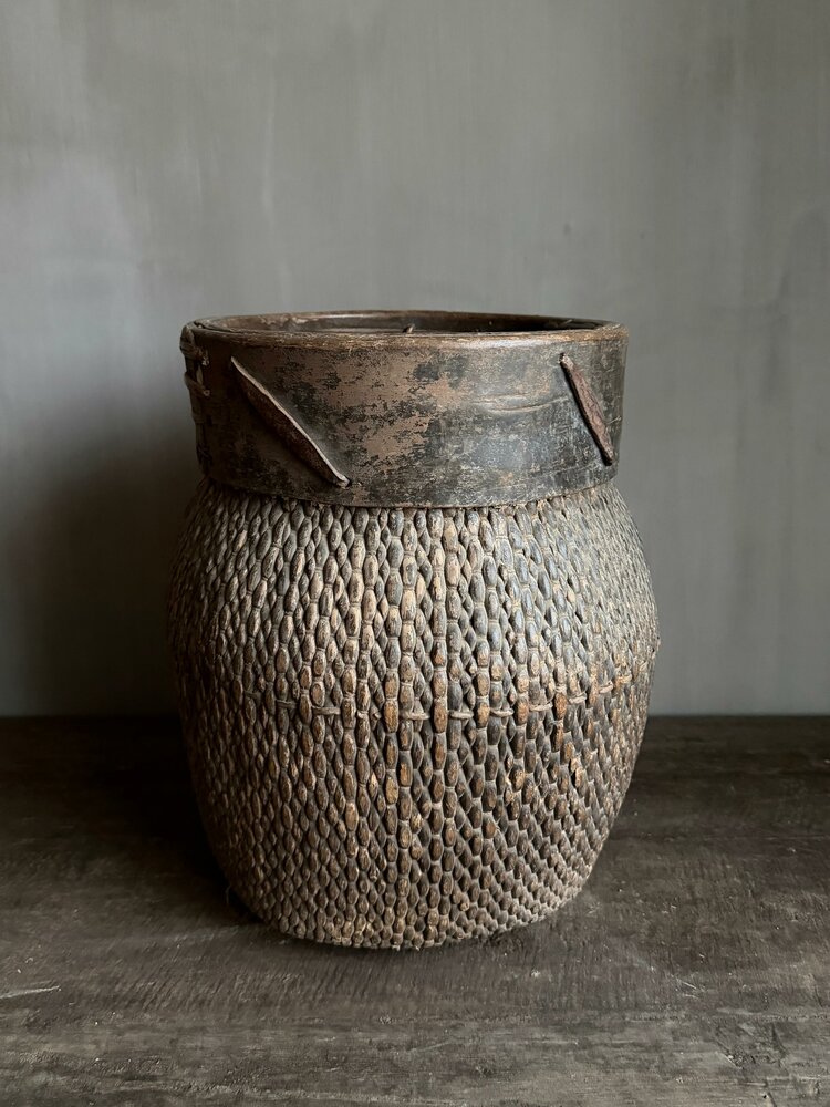 Authentieke Chinese mand met houten rand L2