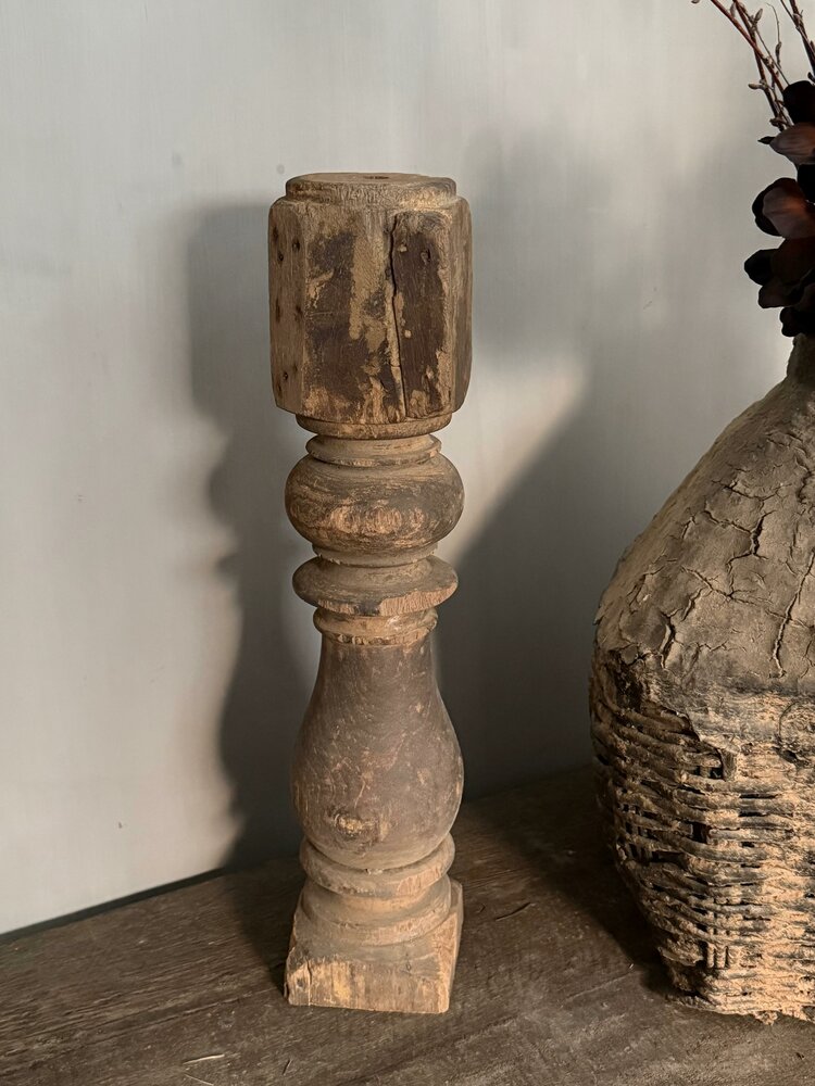 Oude houten baluster | trapbaluster Aura Peeperkorn 