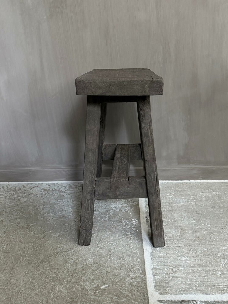 Oud houten kruk Old Barn 45cm C