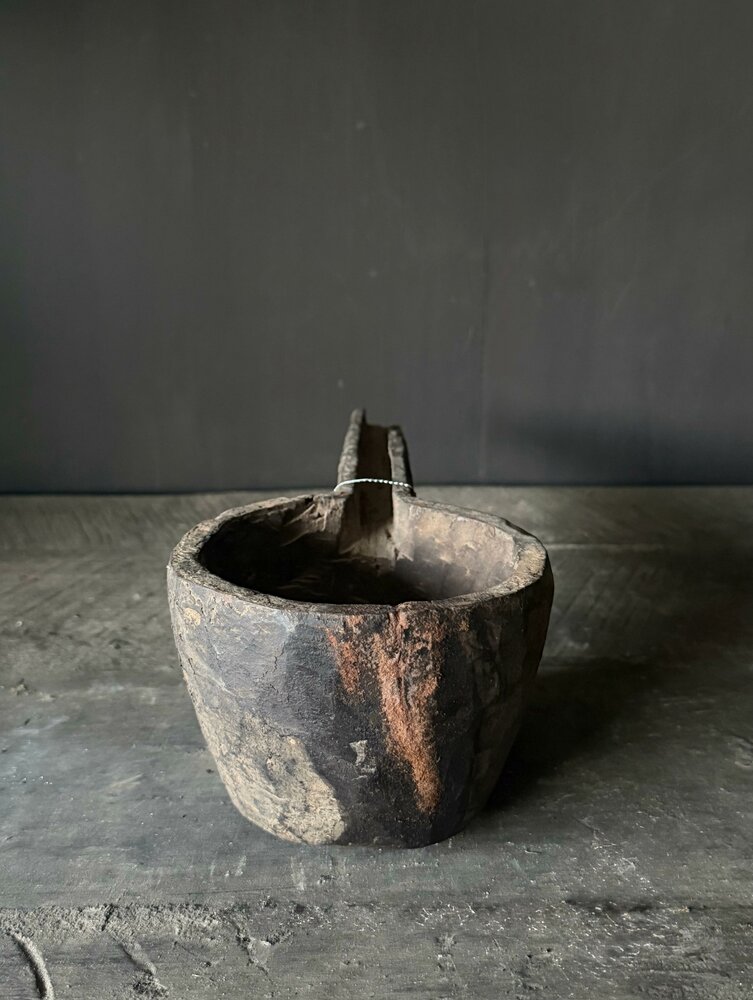 Oude houten vijzel met lang handvat Hoffz