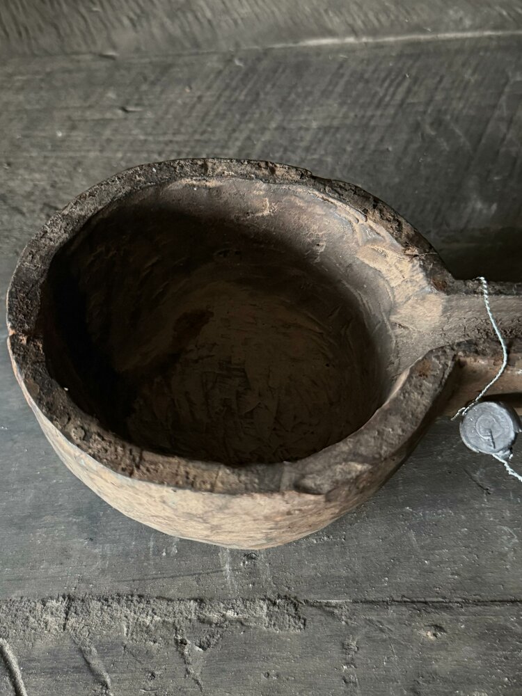 Oude houten vijzel met lang handvat Hoffz