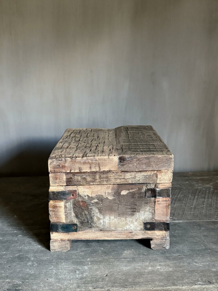 Houten kistje oud hout | Houten kistje truckwood  A small