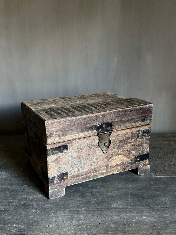 Houten kistje oud hout | Houten kistje truckwood  A small