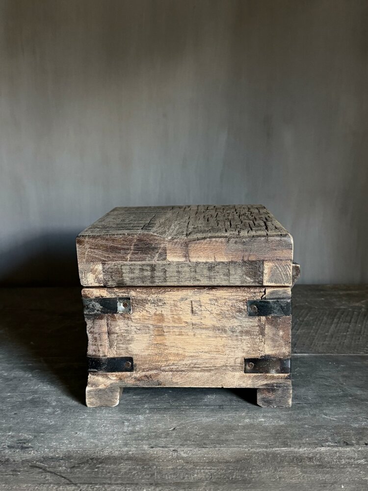 Houten kistje oud hout | Houten kistje truckwood  A small