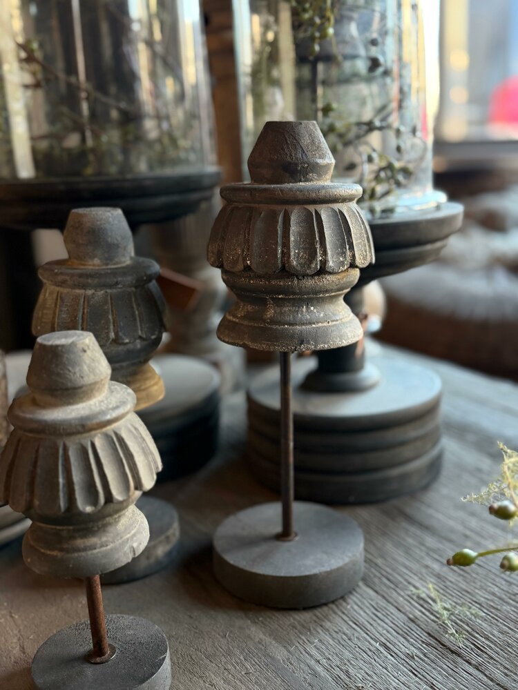Ornament op voet L Aura Peeperkorn
