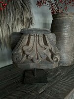 Ornament houtsnijwerk op standaard E