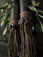 Houten klos met touw| ornament aan touw A Aura Peeperkorn 