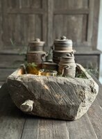 Oude houten bak met handvat| oude houten schaal met handvat