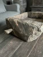 Oude houten bak met handvat| oude houten schaal met handvat