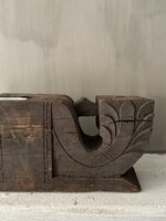 Ornament kandelaar snijwerk Aura Peeperkorn A