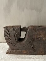 Ornament kandelaar snijwerk Aura Peeperkorn A