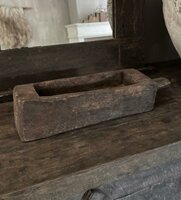 Oude houten vijzel met handvat | Oud houten bakje met handvat  A