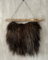 Schapenvacht aan stok|  Vacht wandhanger aan stok bruin XL