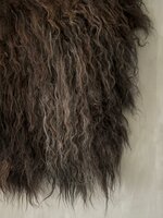 Schapenvacht aan stok|  Vacht wandhanger aan stok bruin XL