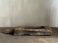 Oude houten vijzel met handvat | Oud houten bakje met handvat  B
