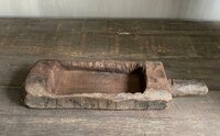 Oude houten vijzel met handvat | Oud houten bakje met handvat  B