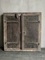 Oud luik met spiegel