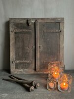 Oud luik met spiegel