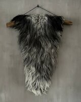 Schapenvacht aan stok|  Vacht wandhanger aan stok grijs-zwarr