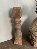 Oude houten baluster | trapbaluster Aura Peeperkorn 