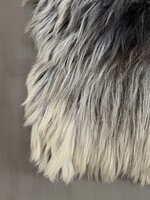 Schapenvacht aan stok|  Vacht wandhanger aan stok XL zwart-grijs-wit