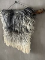 Schapenvacht aan stok|  Vacht wandhanger aan stok XL zwart-grijs-wit