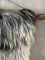 Schapenvacht aan stok|  Vacht wandhanger aan stok XL zwart-grijs-wit