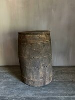 Oude houten pot met deksel B