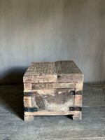 Houten kistje oud hout | Houten kistje truckwood  A small